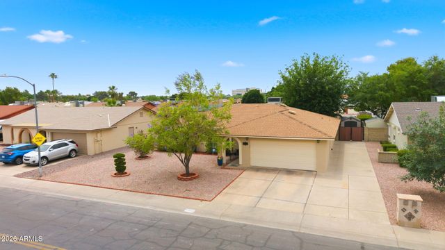 5621 W HEARN Road, Glendale, AZ 85306