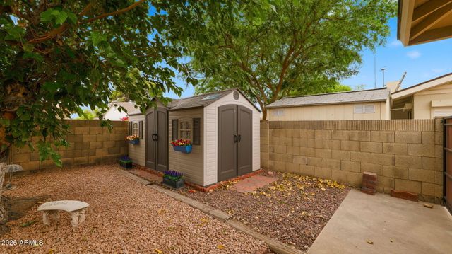 5621 W HEARN Road, Glendale, AZ 85306