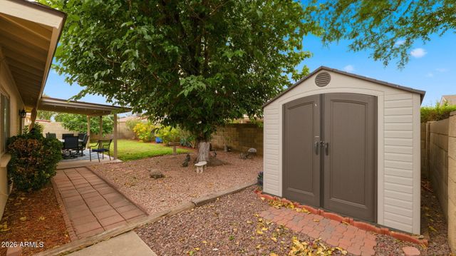 5621 W HEARN Road, Glendale, AZ 85306