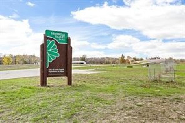 5727 Seminole Valley Trail NE, Cedar Rapids, IA 52411