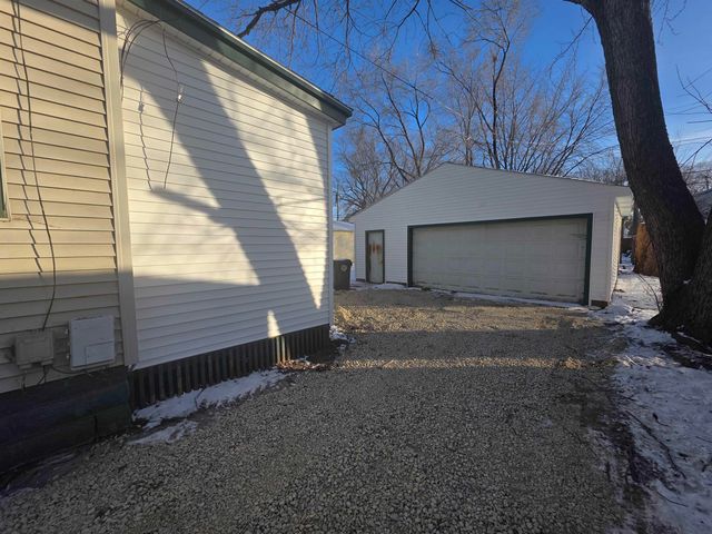 1134 Bertch Avenue, Waterloo, IA 50702