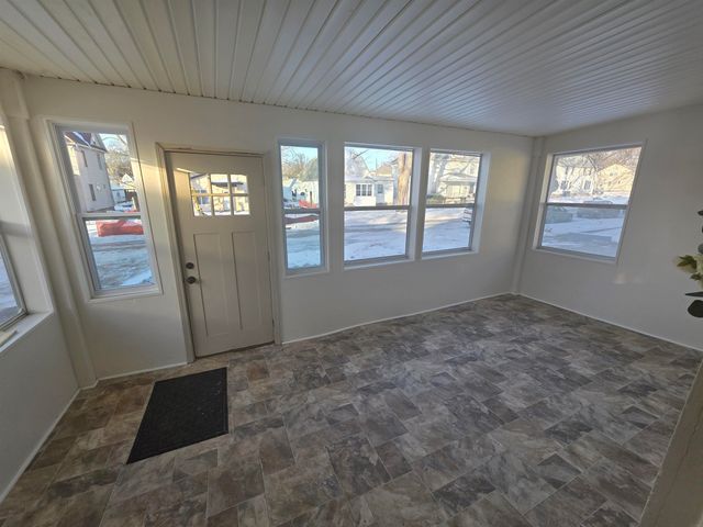 1134 Bertch Avenue, Waterloo, IA 50702