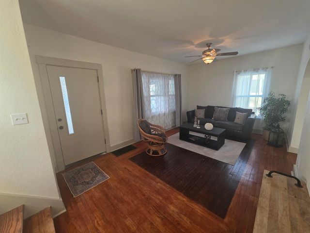 1134 Bertch Avenue, Waterloo, IA 50702