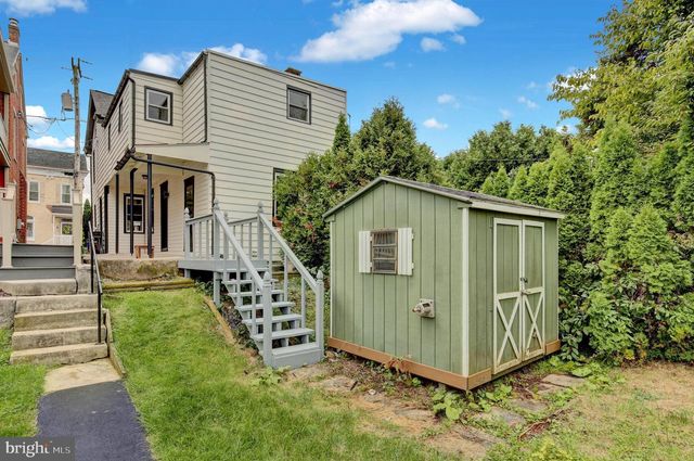 41 W WASHINGTON ST, Fleetwood, PA 19522