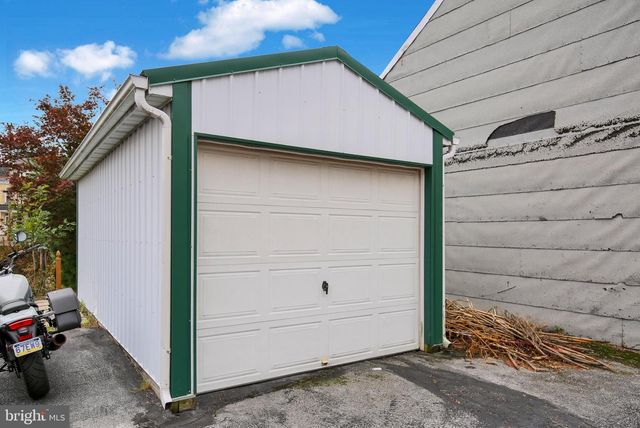 41 W WASHINGTON ST, Fleetwood, PA 19522
