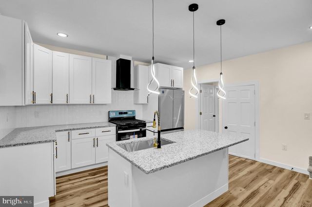 41 W WASHINGTON ST, Fleetwood, PA 19522
