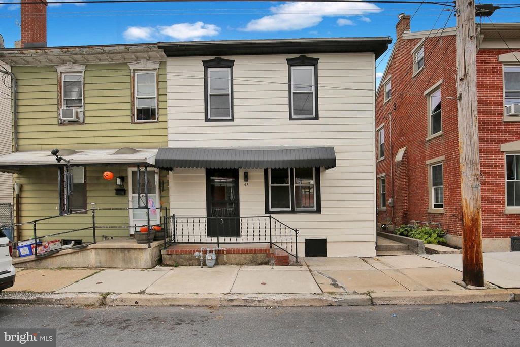 41 W WASHINGTON ST, Fleetwood, PA 19522