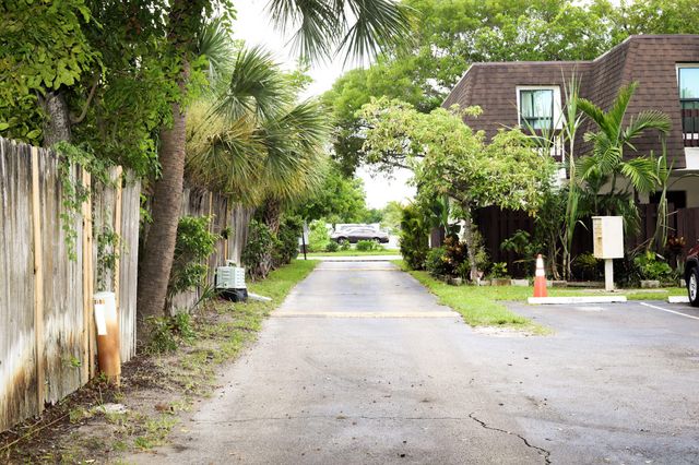 7823 Tam Oshanter Boulevard 7823, North Lauderdale, FL 33068