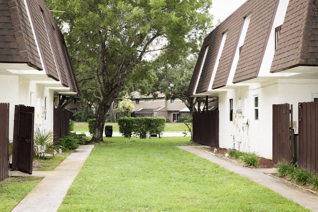 7823 Tam Oshanter Boulevard 7823, North Lauderdale, FL 33068