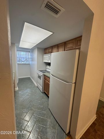 118 S Halifax Ave Apt 210, Daytona Beach, FL 32118