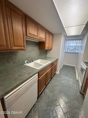 118 S Halifax Ave Apt 210, Daytona Beach, FL 32118
