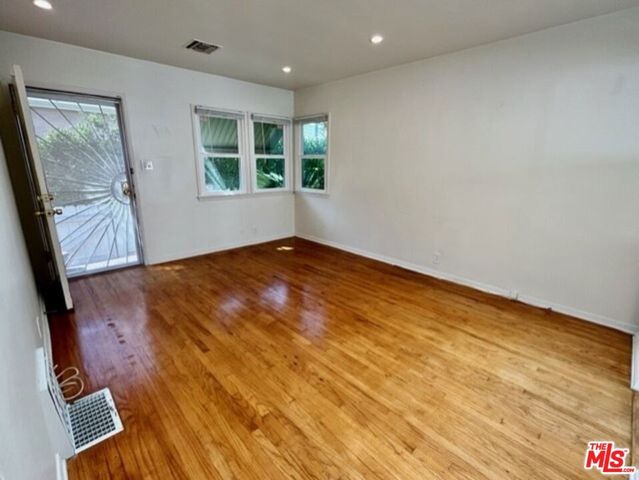 1527 W Centinela Avenue D, Santa Monica, CA 90404