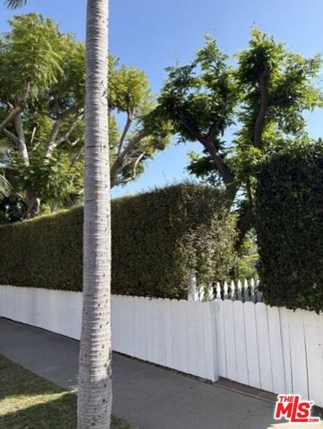 1527 W Centinela Avenue D, Santa Monica, CA 90404