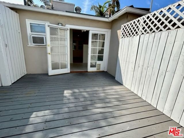 1527 W Centinela Avenue D, Santa Monica, CA 90404