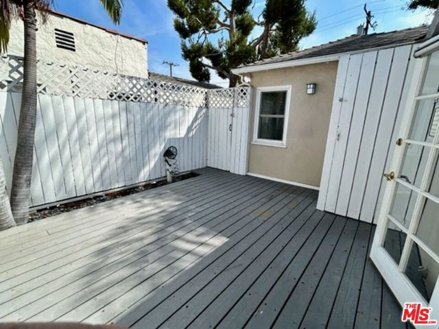 1527 W Centinela Avenue D, Santa Monica, CA 90404