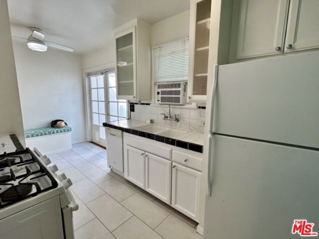 1527 W Centinela Avenue D, Santa Monica, CA 90404