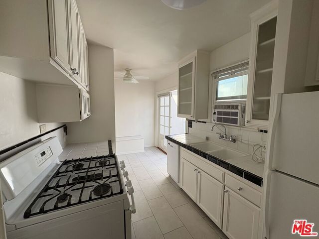 1527 W Centinela Avenue D, Santa Monica, CA 90404