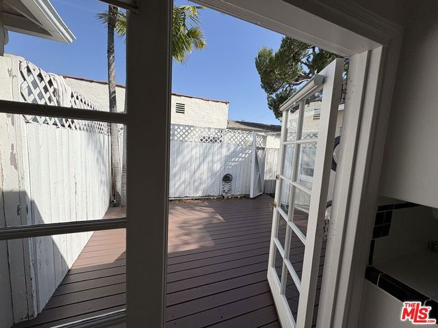 1527 W Centinela Avenue D, Santa Monica, CA 90404