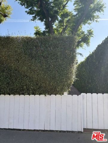 1527 W Centinela Avenue D, Santa Monica, CA 90404