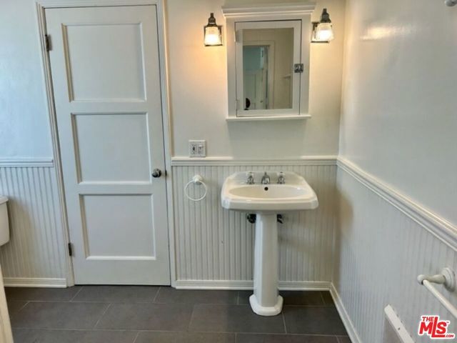 1527 W Centinela Avenue D, Santa Monica, CA 90404