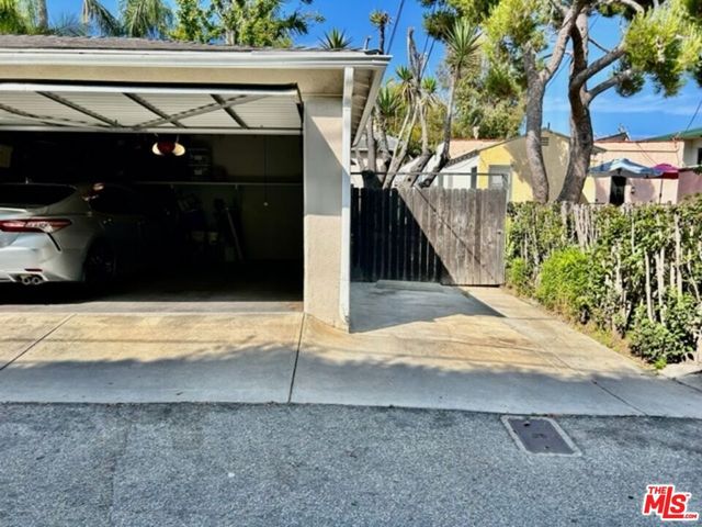 1527 W Centinela Avenue D, Santa Monica, CA 90404