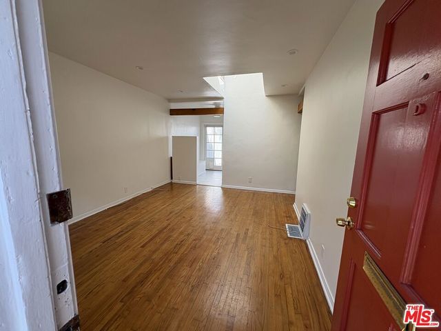 1527 W Centinela Avenue D, Santa Monica, CA 90404