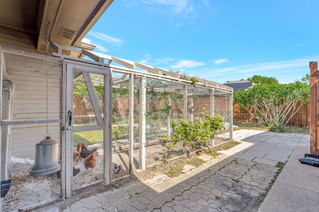 1112 Pawnee Trail, Carrollton, TX 75007