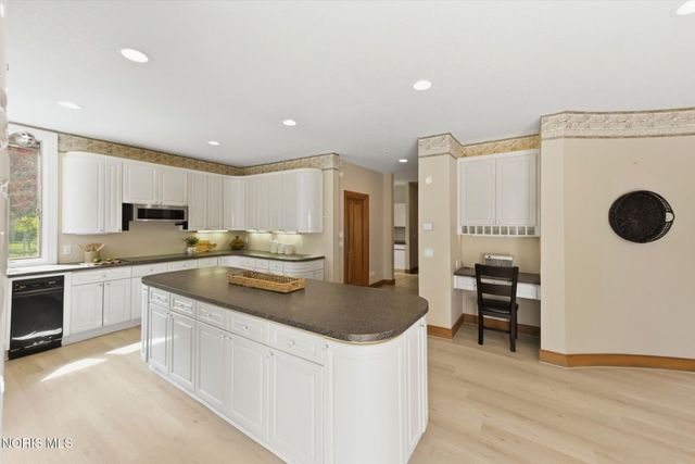 7303 Copperwood Lane, Sylvania, OH 43560