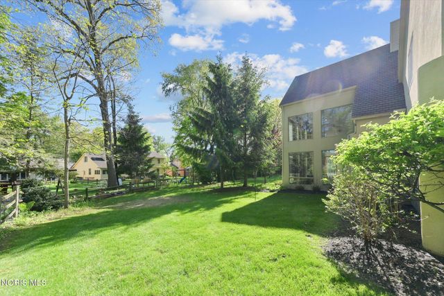 7303 Copperwood Lane, Sylvania, OH 43560