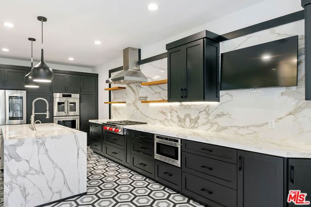 6477 Zuma View Place 127, Malibu, CA 90265