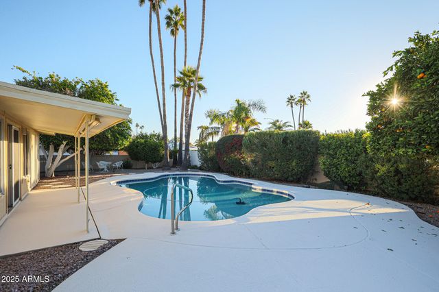 10832 W SARATOGA Circle, Sun City, AZ 85351