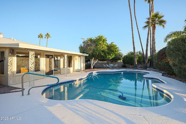 10832 W SARATOGA Circle, Sun City, AZ 85351