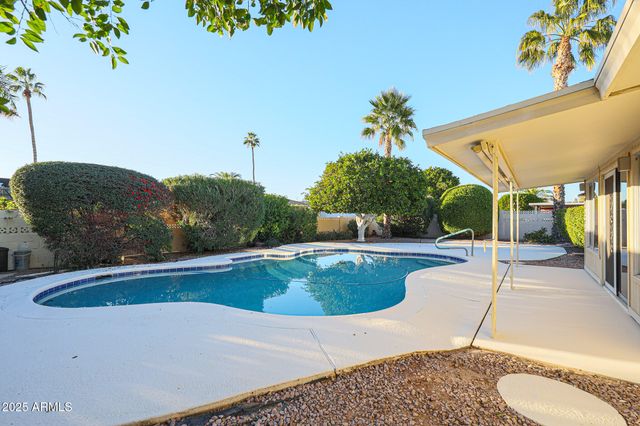 10832 W SARATOGA Circle, Sun City, AZ 85351