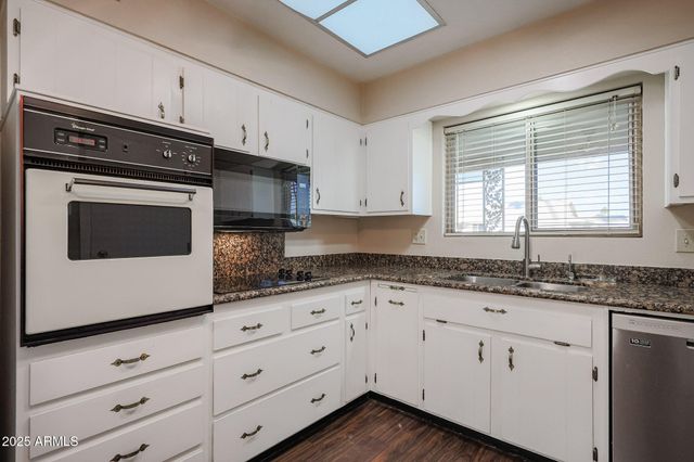 10832 W SARATOGA Circle, Sun City, AZ 85351