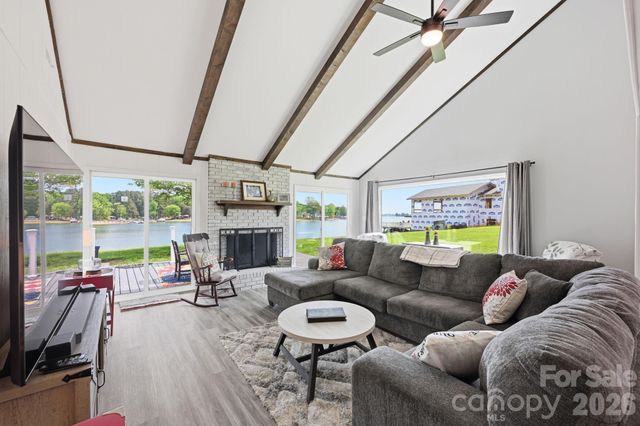 8029 Lucky Creek Lane, Denver, NC 28037