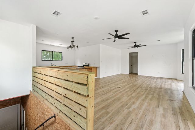 1925 W Lakeview Drive, Benton, AR 72015