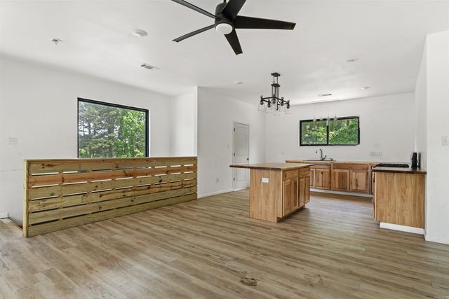 1925 W Lakeview Drive, Benton, AR 72015