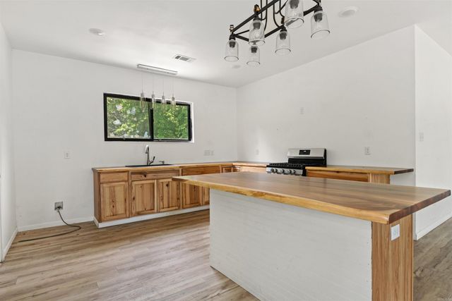 1925 W Lakeview Drive, Benton, AR 72015