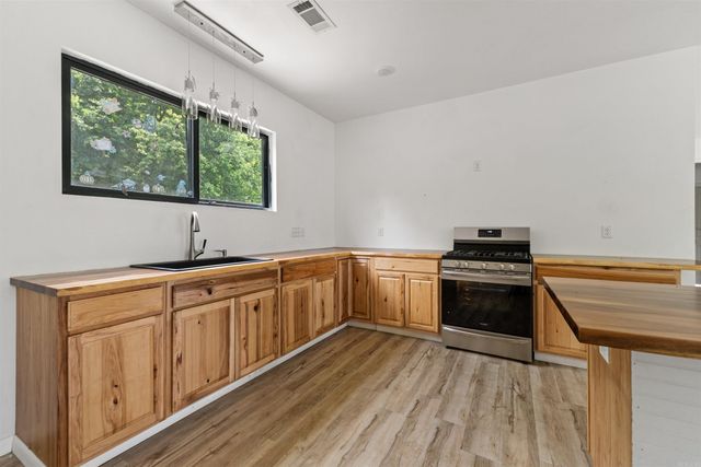 1925 W Lakeview Drive, Benton, AR 72015