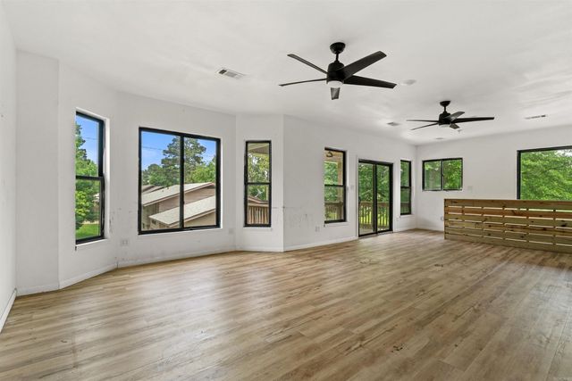 1925 W Lakeview Drive, Benton, AR 72015