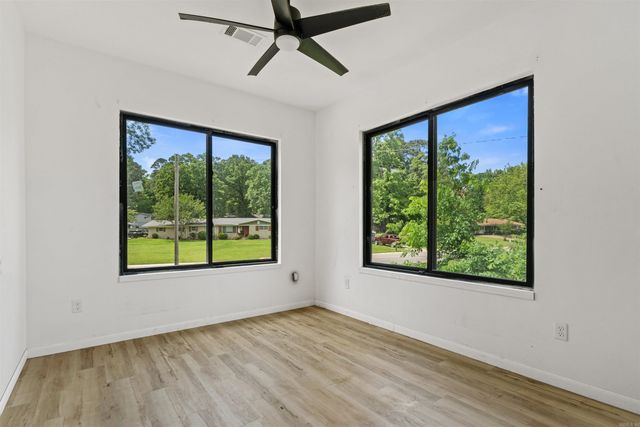1925 W Lakeview Drive, Benton, AR 72015