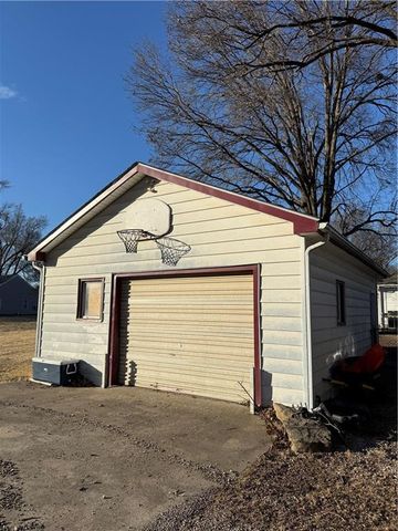 109 Kickapoo Street, Easton, KS 66020