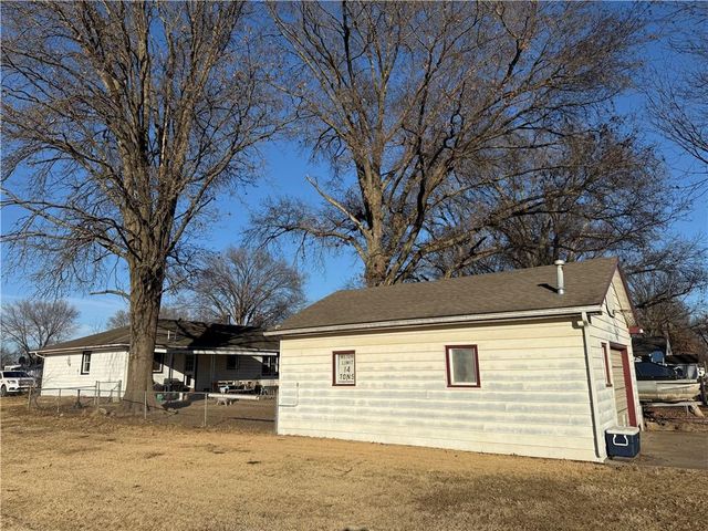 109 Kickapoo Street, Easton, KS 66020