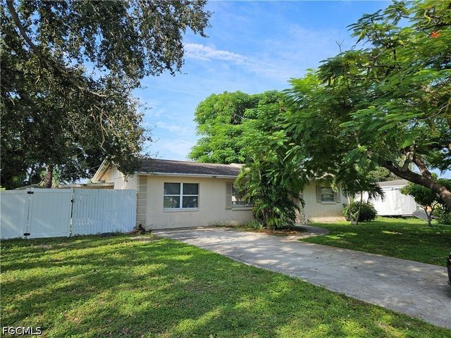 1199 Gramac DR, North Fort Myers, FL 33917