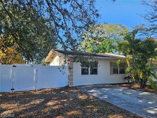 1199 Gramac DR, North Fort Myers, FL 33917