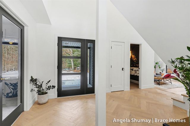 400 Greentree Lane, Ada, MI 49301