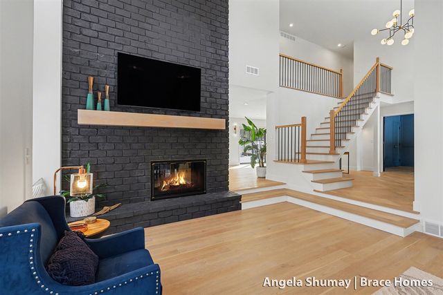 400 Greentree Lane, Ada, MI 49301