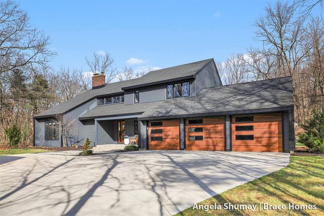 400 Greentree Lane, Ada, MI 49301