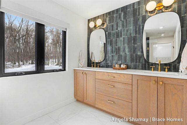 400 Greentree Lane, Ada, MI 49301