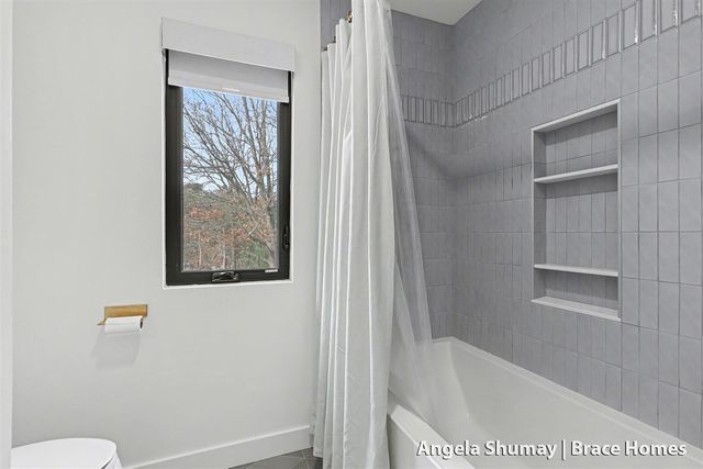 400 Greentree Lane, Ada, MI 49301